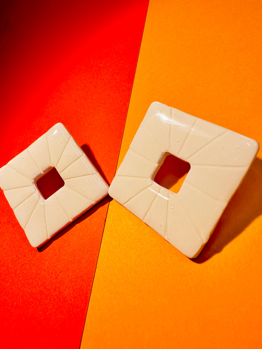 Diamond studs-white